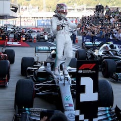 Hamilton revienta el número de Ferrari por una avería de Vettel