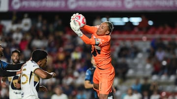 Keylor Navas of Pumas during the 3rd round match between Queretaro and Pumas UNAM as part of the Liga BBVA MX, Torneo Apertura 2025 at La Corregidora Stadium, on July 25, 2025 in Santiago de Queretaro, Mexico.