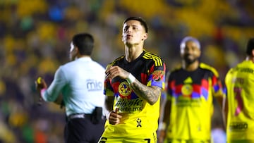 MEX4683. CIUDAD DE MÉXICO (MÉXICO), 04/10/2025.- Paul Rodríguez de América celebra un gol este sábado, en un partido de la Liga MX entre América y Sántos en el estadio Ciudad de los Deportes, en Ciudad de México (México). EFE/ Sáshenka Gutiérrez