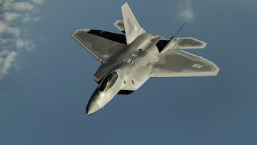 Su-57, el caza ruso más avanzado que se exhibió con agujeros en el fuselaje y tornillos mal puestos