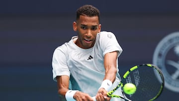 MIAMI GARDENS, FLORIDA - MARCH 21: Felix Auger-Aliassime of Canada returns a shot to Adam Walton of Australia during his men's singles match during the Miami Open at Hard Rock Stadium on March 21, 2024 in Miami Gardens, Florida.   Megan Briggs/Getty Images/AFP (Photo by Megan Briggs / GETTY IMAGES NORTH AMERICA / Getty Images via AFP)