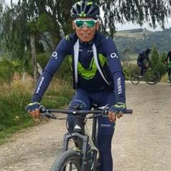 Nairo Quintana rueda en bici de montaña con la mirada en el Tour