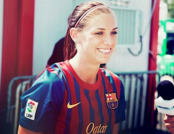 The record-breaking US striker has yet to represent Barça, although there were talks at one stage before she joined Lyon on loan, and remains an Orlando player but supports the Camp Nou side from afar.