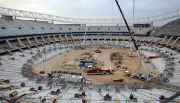 Imágenes de los últimos trabajos en la colocación del cableado desde las gradas del Wanda Metropolitano antes del momento clave; el izado del anillo de tracción