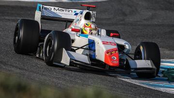 Álex Palou con el coche del Teo Martín Motorsport durante los test de la Fórmula V8 3.5 en Jerez.