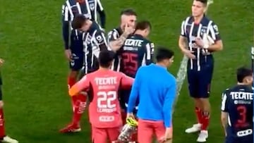 Así fue el gesto que tuvo con el colombiano tras ver que no celebró uno de los goles del equipo.