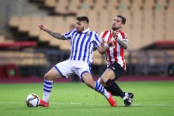 Jugada del penalti de Íñigo Martínez a Portu.