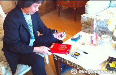 Miyamoto firma para ti un ejemplar de Super Mario All-Stars