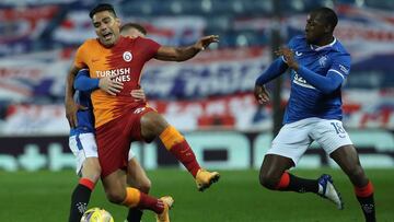Rangers' Northern Irish midfielder Steven Davis (L) and Rangers' Finnish midfielder Glen Kamara (R) vie with Galatasaray's Colombian striker Radamel Falcao during the UEFA Europa League qualifying round football match between Rangers FC and