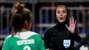 La arbitra iraní de fátsal es la primera mujer de esta nacionalidad en participar en un torneo organizado por FIFA; Deylami dirigirá la final femenina en JO de la Juventud.