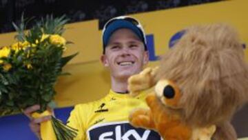 El keniano Chris Froome se enfundó el maillot amarillo del Tour.