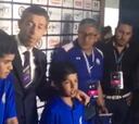 Caixinha sale a conferencia con niños aficionados del Cruz Azul