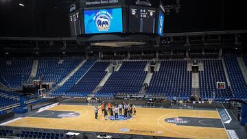 El Valencia Basket entrenando en el Mercedes Benz Arena de Berlín.