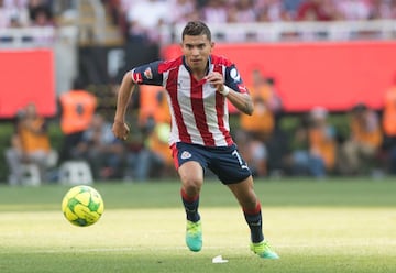 El motor del Guadalajara, es uno de los jugadores de la confianza de Almeyda. Actualmente disputa la Copa Oro, donde ya anotó un gol. Es un elemento que puede dar de que hablar en el torneo.