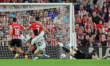 En el partido ante el Athletic, el canterano valencianista marcó el primer gol con una definición perfecta ante Unai Simón. Además, se encargó de dar la asistencia a Hugo Duro para conseguir adelantar a su equipo.