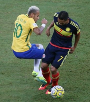 En la Copa América de Chile, Carlos Bacca protagonizó una pelea con Neymar en pleno partido.