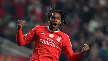 Benfica&#039;s midfielder Renato Sanches celebrates after scoring a goal during the Portuguese league football match SL Benfica vs Ass Academica de Coimbra at the Luz stadium in Lisbon on December 4, 2015.