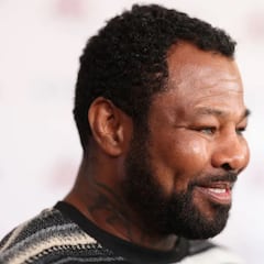 Sugar Shane Mosley draws criticism for stepping back into the ring