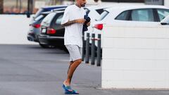 Samu Castillejo llegando este martes a Paterna.