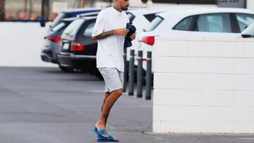 Samu Castillejo llegando este martes a Paterna.