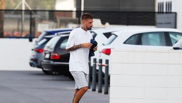 Samu Castillejo llegando este martes a Paterna.