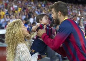 Piqué y Shakira con su hijo.