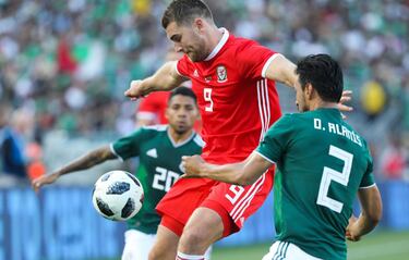 Gales exhibe rotaciones de Osorio a 20 días del debut