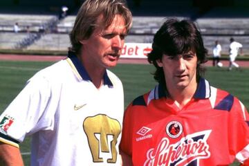 El alemán consiguió una Eurocopa en 1980, jugó en Barcelona, Real Madrid y Atlético de Madrid, y en el invierno 97 llegó a Pumas.