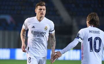 Kroos y Modric, durante el Atalanta-Real Madrid.