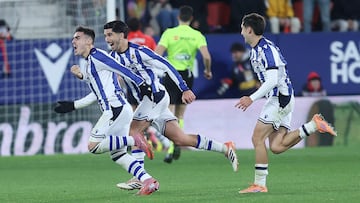 Ander Barrenetxea anotó el 1-3 desde el mediocampo de El Sadar.
