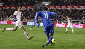 Bale pasa el balón a Cristiano Ronaldo para que marque el 0-3.