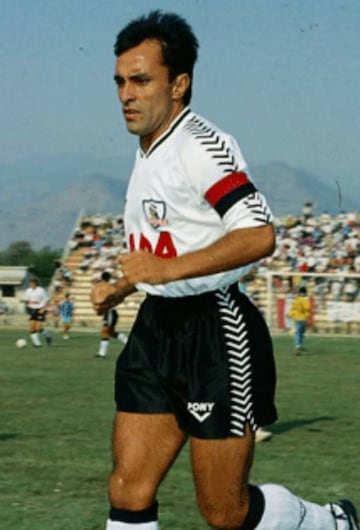 Colo Colo: 1981, 1982, 1985, 1988, 1989 y 1990.