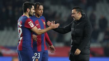 Barcelona's Spanish coach Xavi shakes hands with Barcelona's German midfielder #22 Ilkay Gundogan and Barcelona's French defender #23 Jules Kounde at the end of the Spanish league football match between FC Barcelona and Club Atletico de Madrid at the Estadi Olimpic Lluis Companys in Barcelona on December 3, 2023. (Photo by LLUIS GENE / AFP)