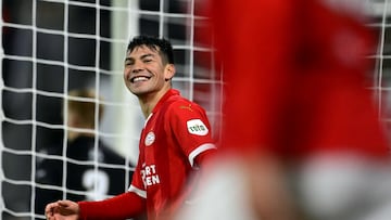 Almelo (Netherlands), 04/11/2023.- Hirving Lozano of PSV Eindhoven reacts during the Dutch Eredivisie match between Heracles Almelo and PSV Eindhoven at the Erve Asito stadium in Almelo, the Netherlands, 04 November 2023. (Países Bajos; Holanda) EFE/EPA/Olaf Kraak