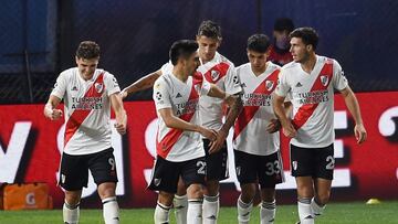 Soccer Football - Copa de la Liga - Boca Juniors v River Plate - Estadio La Bombonera, Buenos Aires, Argentina - May 16, 2021  River Plate&#039;s Julian Alvarez celebrates scoring their first goal with teammates Pool via REUTERS/Marcelo Endelli