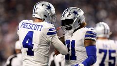 ARLINGTON, TEXAS - DECEMBER 11: Dak Prescott #4 of the Dallas Cowboys and Ezekiel Elliott #21 of the Dallas Cowboys celebrate in the fourth quarter of a game against the Houston Texans at AT&T Stadium on December 11, 2022 in Arlington, Texas.   Tom Pennington/Getty Images/AFP (Photo by TOM PENNINGTON / GETTY IMAGES NORTH AMERICA / Getty Images via AFP)