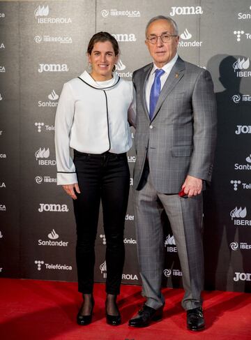 La piragüista Maialen Chourraut con el presidente del COE, Alejandro Blanco.