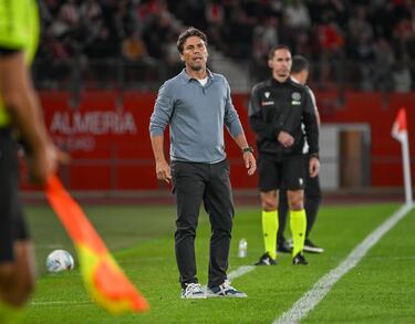 Dion Lopy rompe la calma del Almería en pleno momento de euforia