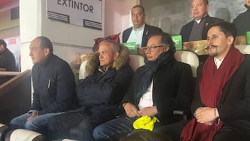 Gustavo Petro finaliza su visita a Chile apoyando a Colombia en el estadio