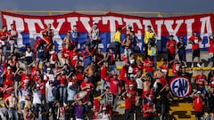El banderazo de los hinchas del Medellín antes de la Superliga