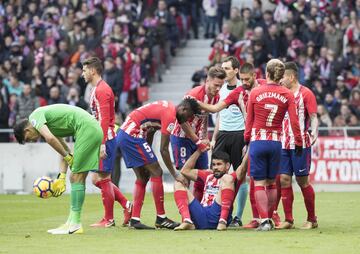 Pase al espacio de Thomas para dejar solo a Costa ante Bono, el brasileño la deja perfecta de cabeza y el francés remata a placer de volea para abrir el marcador. Diego Costa se queda tendido en el suelo sin consecuencias