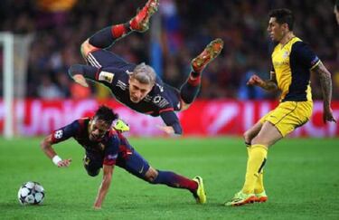 Los hinchas convierten una caída de Lewandowski en un meme viral