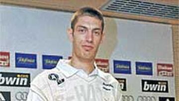 <b>RETO. </b>Pelekanos emplazó a los aficionados a que le vean en la pista.