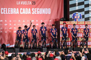 El equipo Pick en la presentación de La Vuelta.