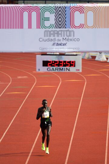 En la rama varonil, Kenia hizo el 1-2-3 conTitus Ekiru, Edwin Koech y Matthew Kipkoech Kisorio. Y en la femenil, Etiopía lo hizo con Etaferahu Woda Temesgen, Fantu Eticha Kimma y Tinbit Gidey Weldegebriel.