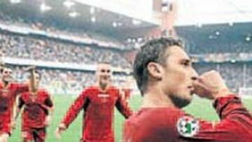 <b>CHICHARRO. </b>Totti celebra su golazo en Génova al Sampdoria.