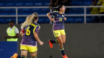 AMDEP4476. CALI (COLOMBIA), 21/06/2023.- Catalina Usme de Colombia celebra su gol hoy, durante un partido amistoso entre las selecciones femeninas de Colombia y Panamá en el estadio Pascual Guerrero en Cali (Colombia). EFE/ Ernesto Guzmán Jr.
