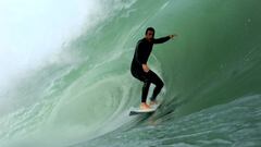 Deep Insight, Andy Criere surfeando una ola en forma de tubo en la costa vasca. 