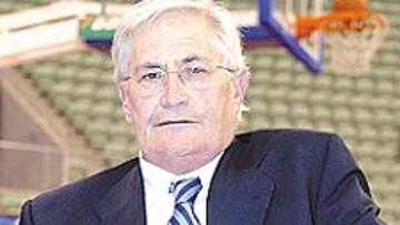 <b>GRAN MOMENTO.</b> Regreso de Vitoria, por la tarde entrenamiento en Vistalegre y hoy desplazamiento a Barcelona. El Estudiantes no para, está lanzado. Tras tumbar al Tau, va a por el título de Liga, como asegura su presidente, González Varona. La Euroliga ya la tenemos y no ganar sería una decepción.