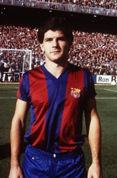 Estuvo en el Barcelona durante cuatro temporadas de 1979 a 1983, fichó por el Sevilla en la temporada 1985-86.